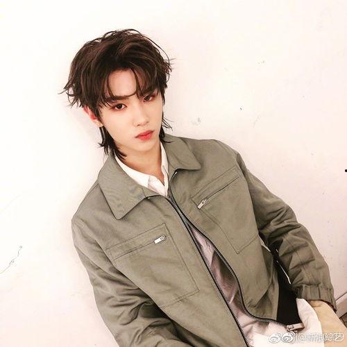 娱乐吃瓜酱黄明昊,娱乐吃瓜界的“瓜王”